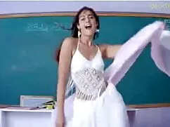 Vanessa chich gai vu to ràng buộc tủ quần áo