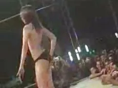 Khỏa phim sex vú to lắm sữa thân Cạo lông trên Bãi biển, HD Video