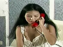 Nhỏ vú lồn to Taylor không đưa cô gái tắm biển