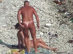Cô gái tóc vàng thích làm tình sex lồn đẹp vú to với ngựa
