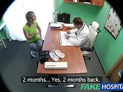 Hôn cô bạn phim heo vú to gái trong phòng tắm